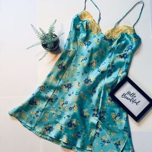 💝 Victoria Secret Satin Slip